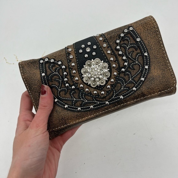 Boutique Brown Western Style Faux Leather Rhinestone Embellished Trifold Wallet - Picture 10 of 12